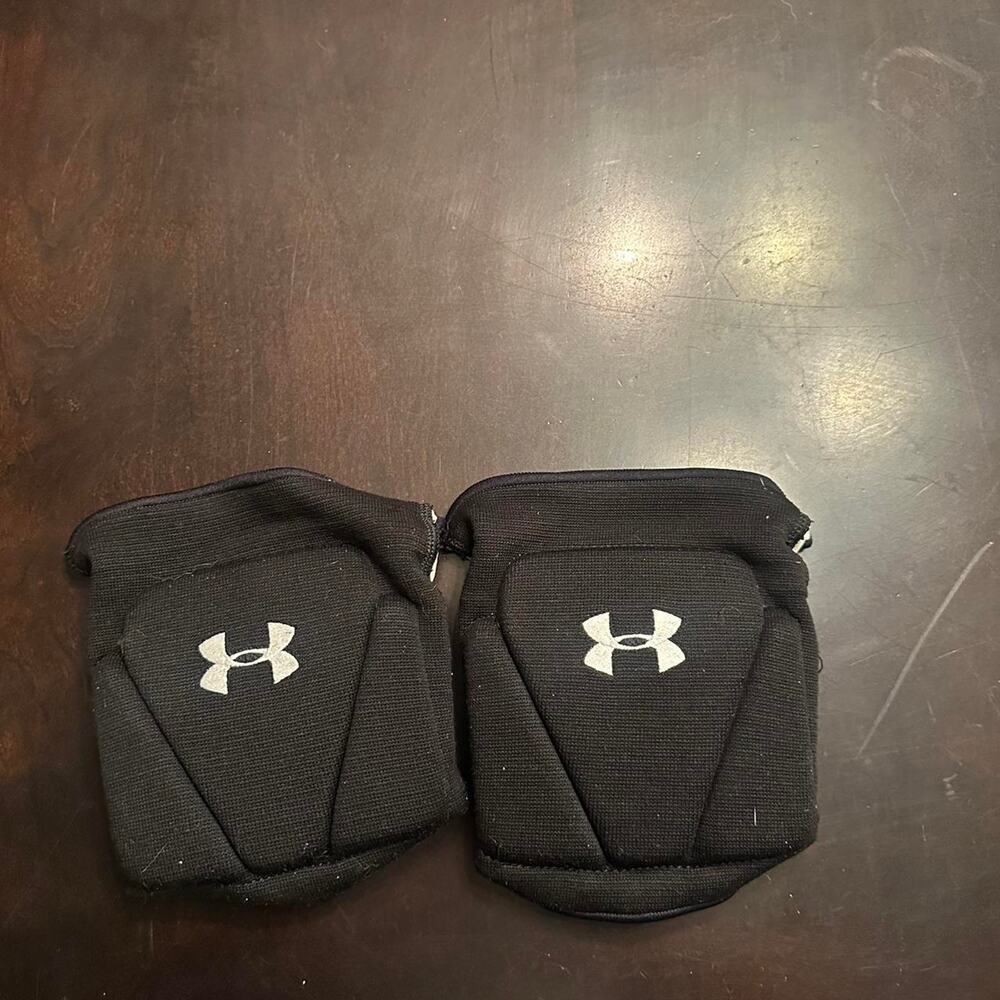 Black white under armour